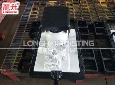 LSF-300TL帶滑臺(tái)爪式千斤頂實(shí)拍(一) LSF-300TL帶滑臺(tái)爪式千斤頂實(shí)拍(一)